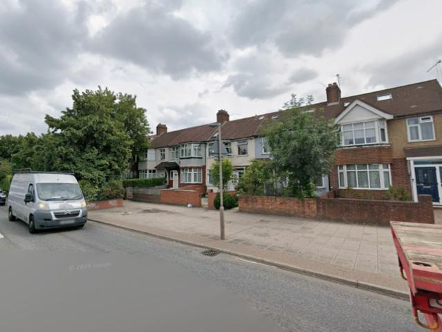 Flat for rent in Hook, Greater London