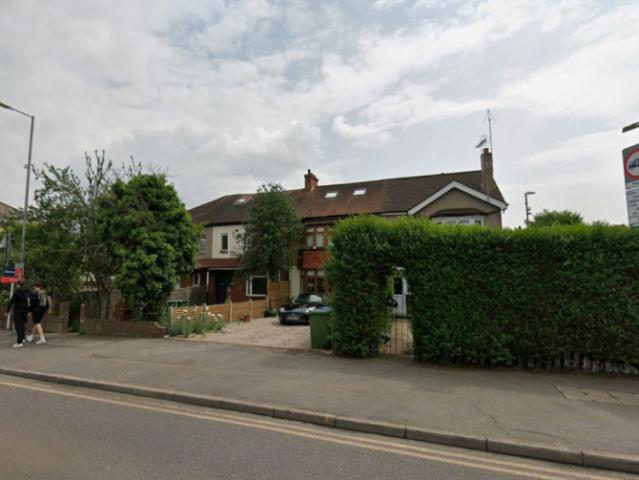 Flat for rent in Hook, Greater London