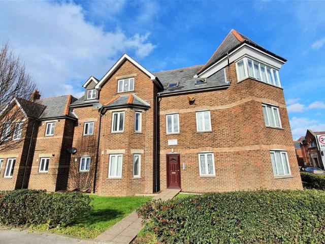 Flat for rent in Branksome, Poole