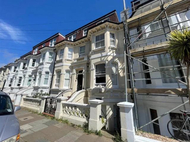 Flat for rent in Aldrington