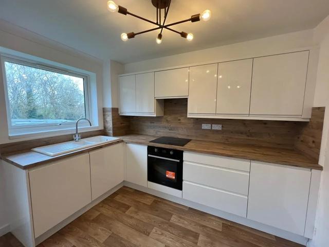 Flat for rent in Woodhall Farm, Pouchen End