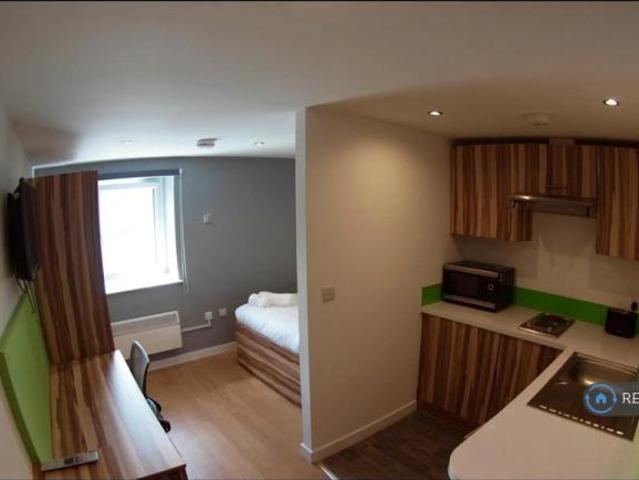 Flat for rent in Huddersfield, Kirklees