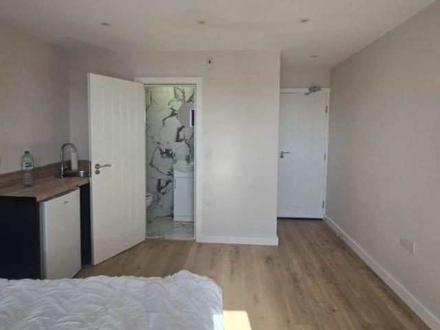 Flat for rent in Wood End, Greater London