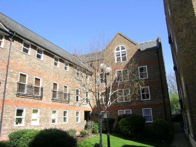 Flat for rent in Kings Hill, Colliers End