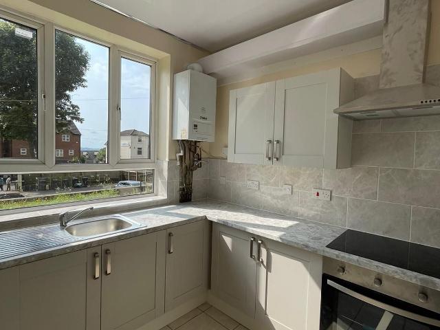 Flat for rent in Dixons Green, West Midlands