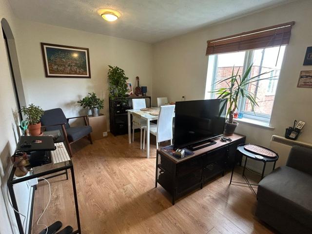 Flat for rent in London Borough of Brent, Greater London