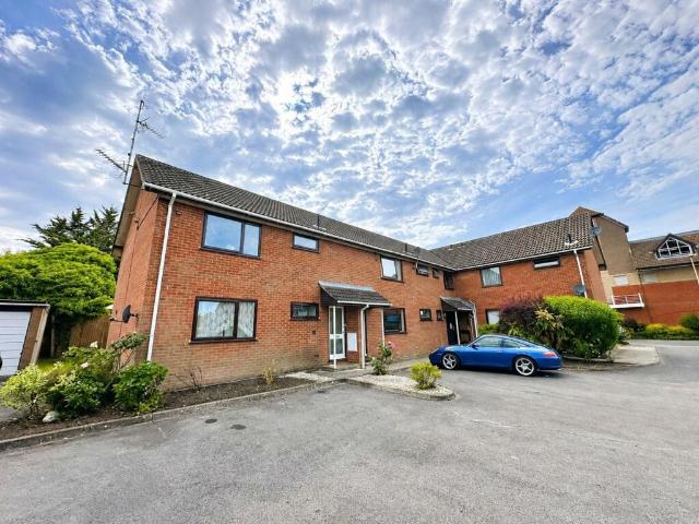 Flat for rent in Fleet, Hart