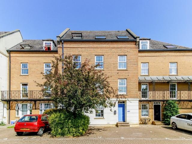Flat for rent in Evershot, Oxfordshire