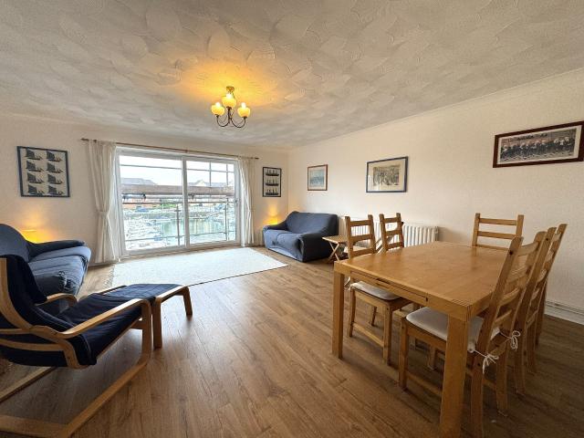 Flat for rent in Nangreaves, Wales