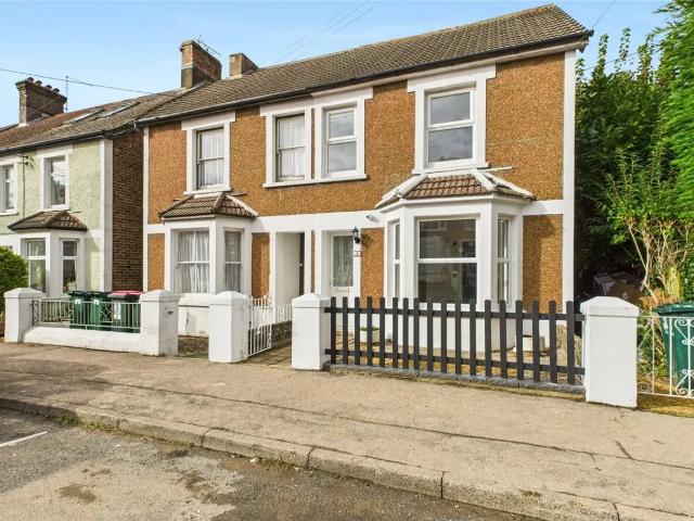 Flat for rent in West Green, Crawley