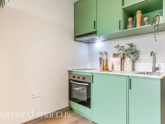 Flat for rent in London Borough of Hounslow, Greater London