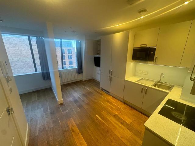 Flat for rent in London Borough of Hounslow, Greater London