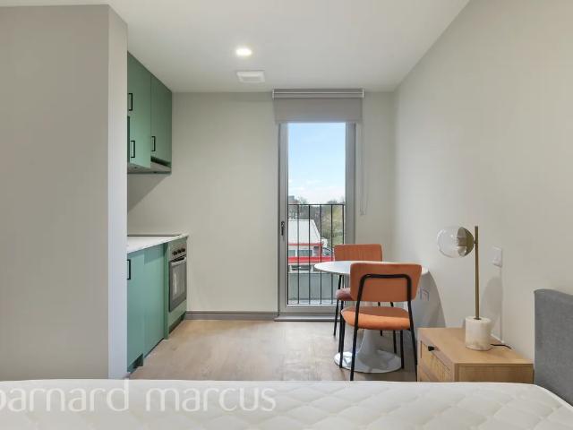 Flat for rent in London Borough of Hounslow, Greater London