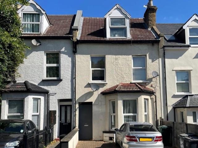 Flat for rent in Hendon, Greater London