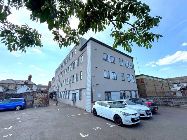 Flat for rent in Red Hill, Surrey