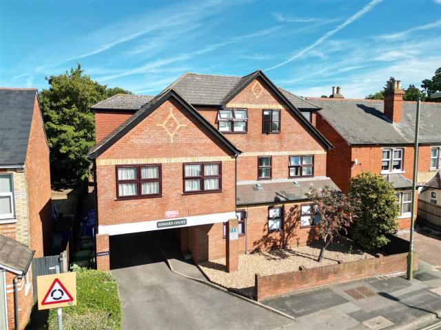 Flat for rent in Farnborough, Hampshire
