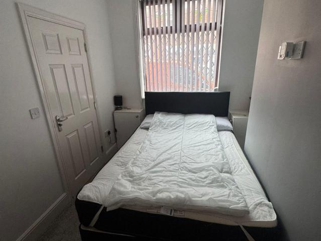 Flat for rent in Joiner's Square, Hanley