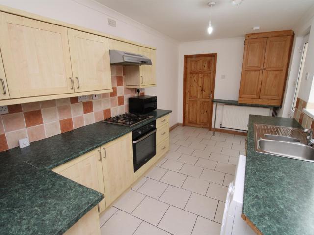 Flat for rent in Sirhowy, Wales