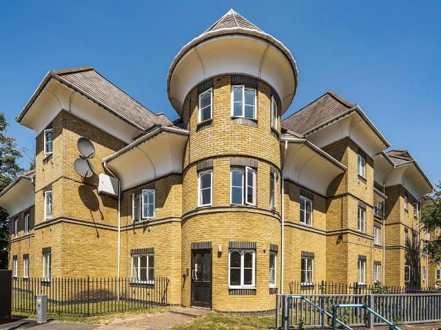 Flat for rent in Horsell, Woking