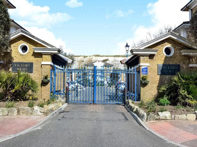 Flat for rent in Roedean