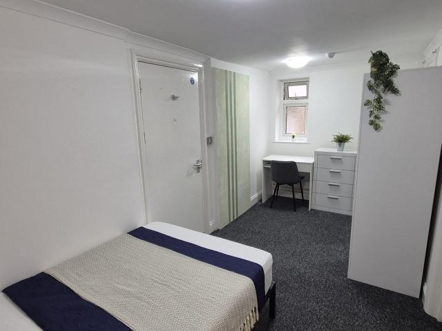Flat for rent in Lane, Greater London