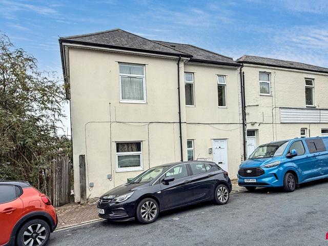 Flat for rent in Victoria, Newport