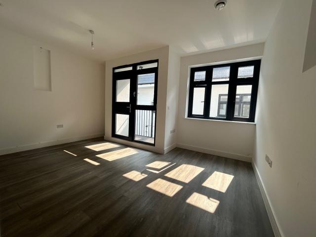 Flat for rent in London Borough of Ealing, Greater London