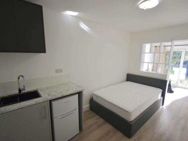Flat for rent in New Town, Monks Orchard
