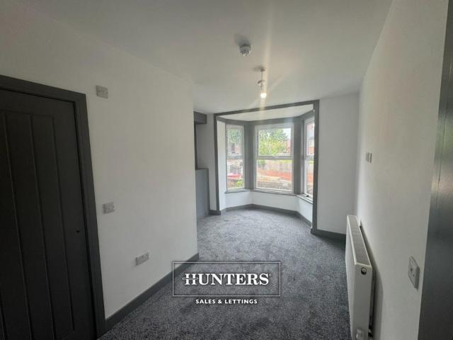 Flat for rent in Wakefield, Grove Town