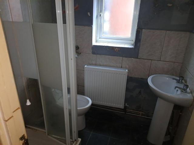 Flat for rent in Clifton, South Yorkshire