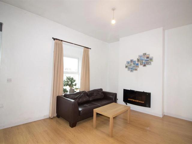 Flat for rent in Plasnewydd, Falcon Lodge