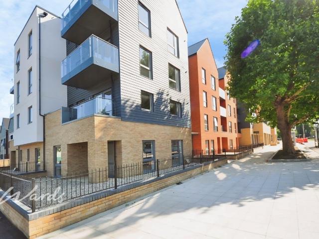 Flat for rent in Imperial Park, Midway