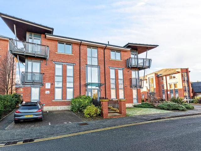Flat for rent in Hough Green, Two Mills