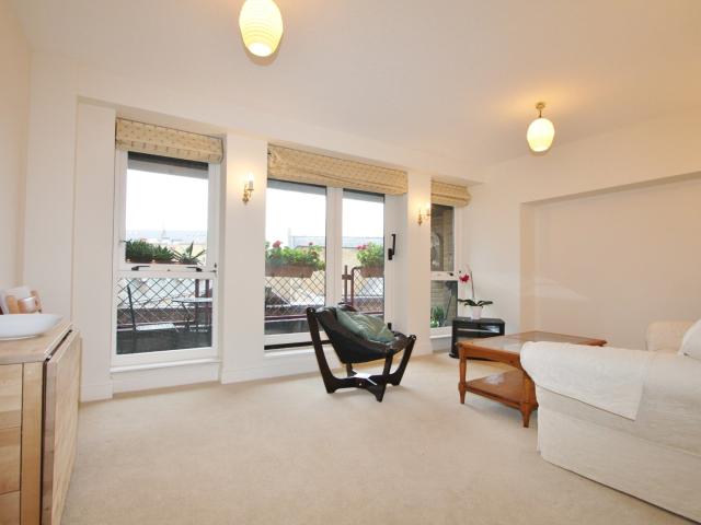 Flat for rent in Wapping, Wapping