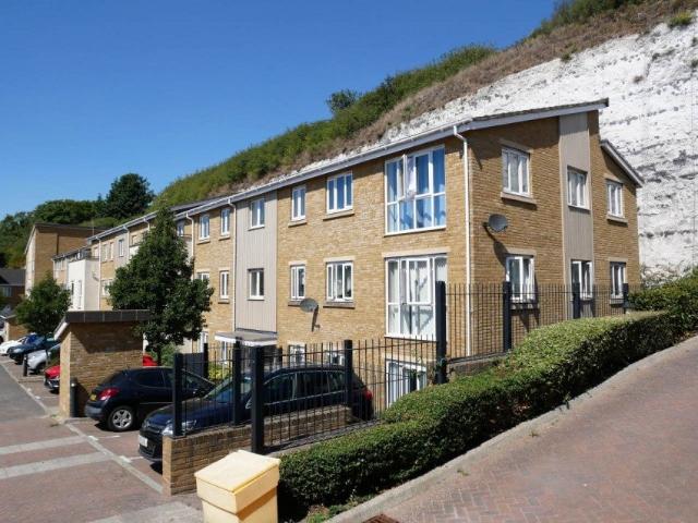 Flat for rent in Luton, Chatham