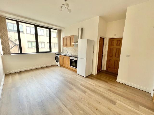 Flat for rent in Woolshops, Calderdale
