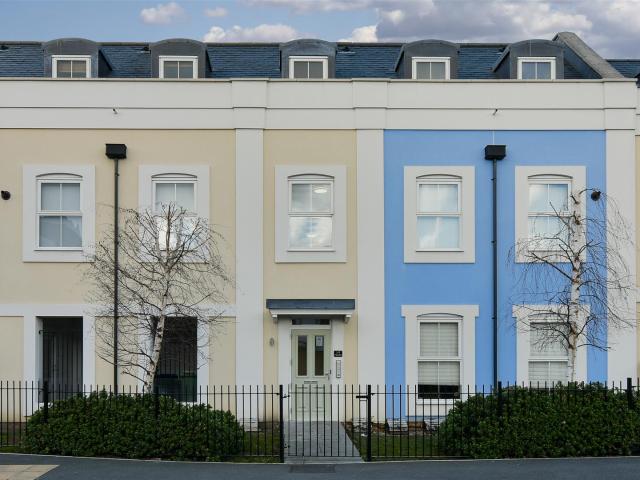 Flat for rent in Red Hill, Surrey