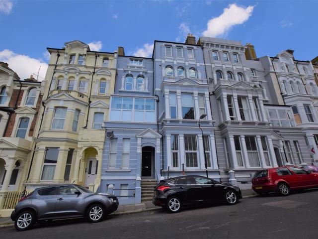 Flat for rent in Bohemia, Guestling Green