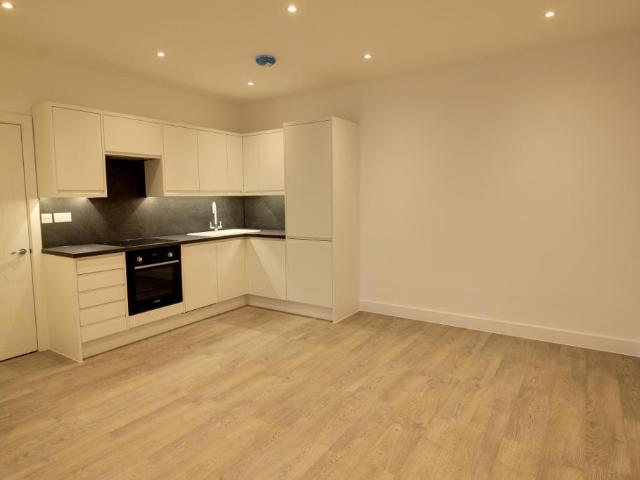 Flat for rent in Southend City Centre Neighbourhood, Alton Barnes