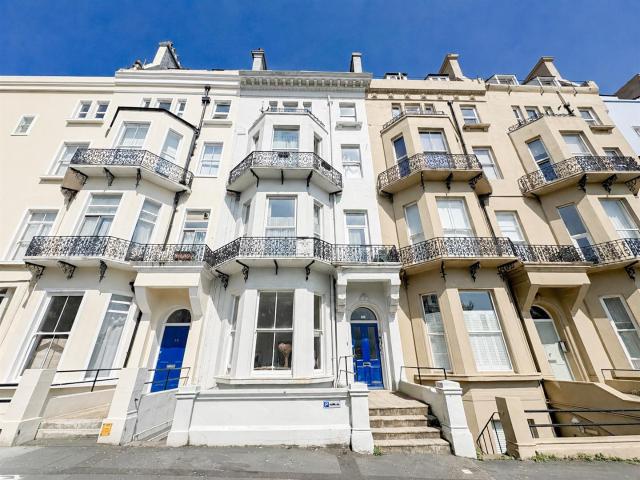 Flat for rent in Bohemia, Guestling Green