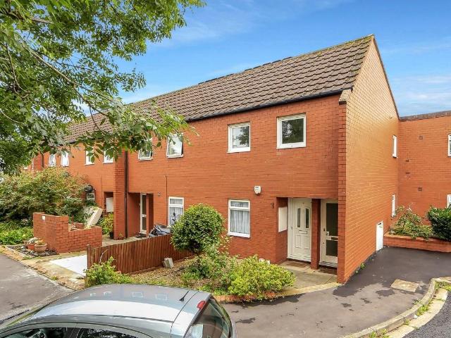 Flat for rent in London Borough of Hillingdon, Greater London