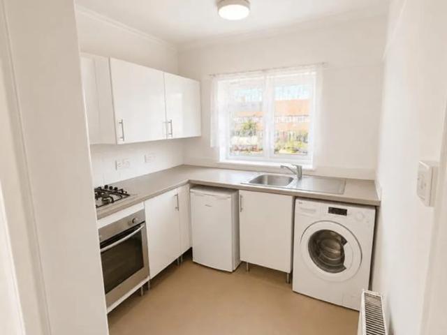 Flat for rent in Worcester Park, Greater London