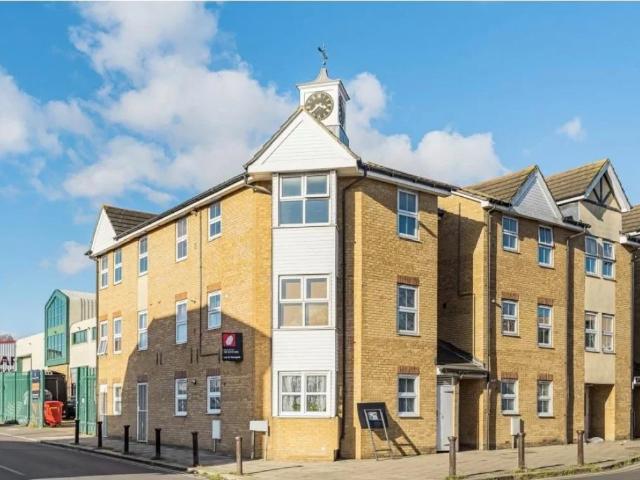 Flat for rent in London Borough of Lewisham, Greater London