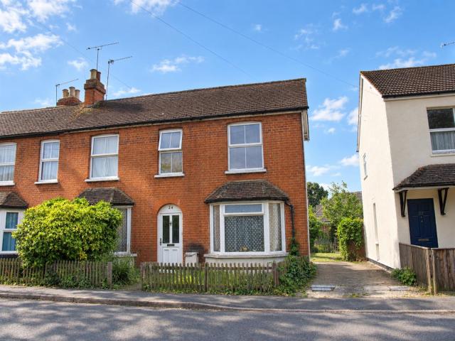 Flat for rent in Heol-las, Surrey