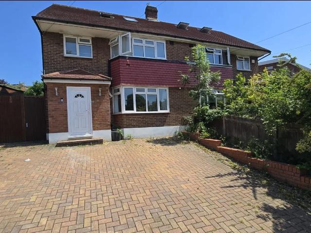 Flat for rent in New Southgate, Greater London
