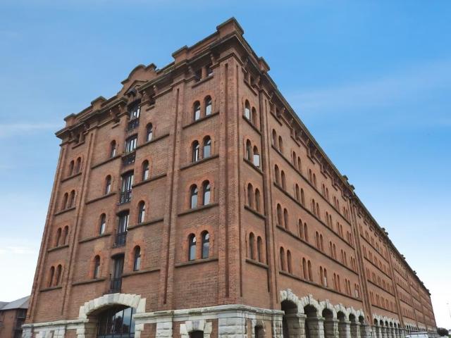 Flat for rent in Calderstones