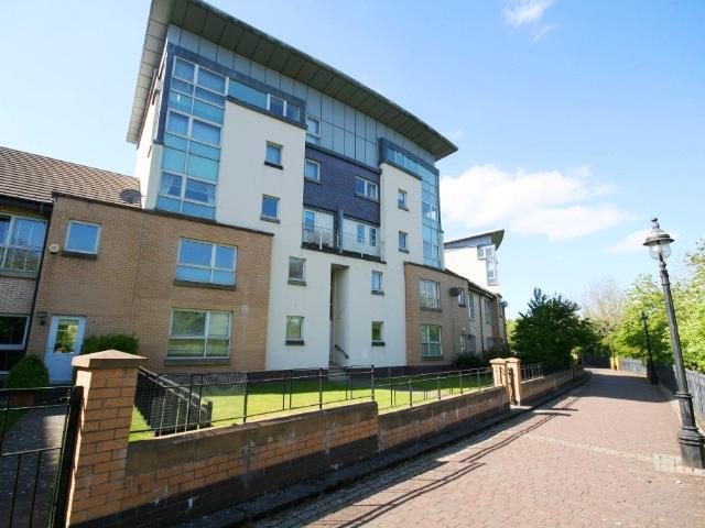 Flat for rent in Hutchesontown, Oatlands