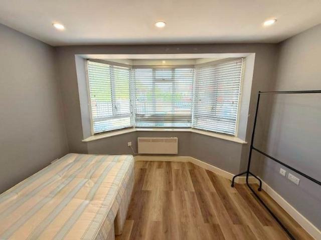 Flat for rent in London Borough of Ealing, Greater London