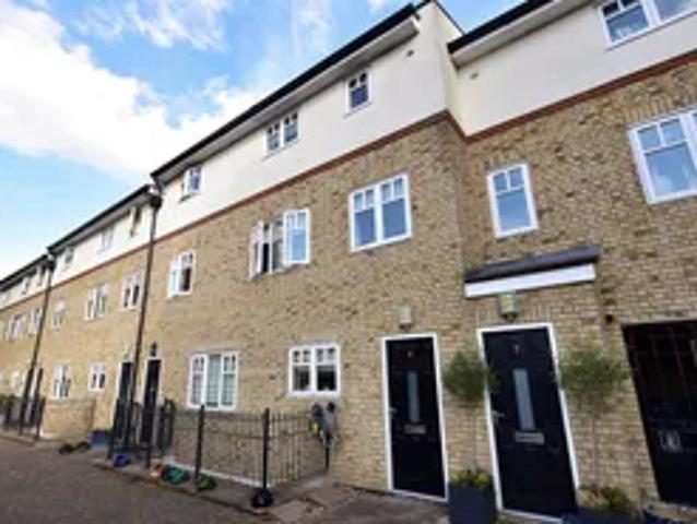 Flat for rent in Watford Heath, North Watford