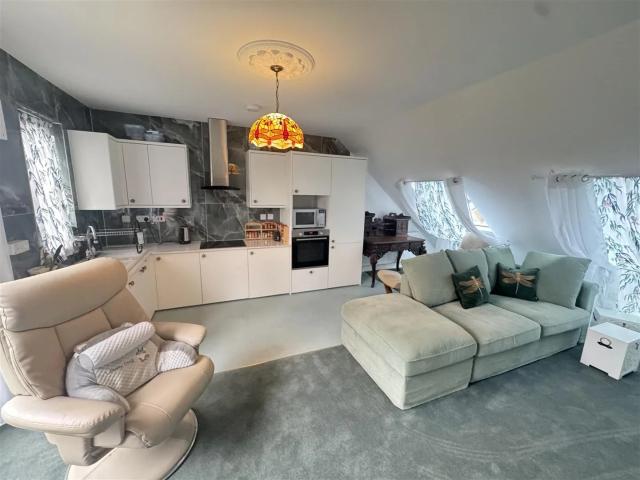 Flat for rent in Chingford, Greater London